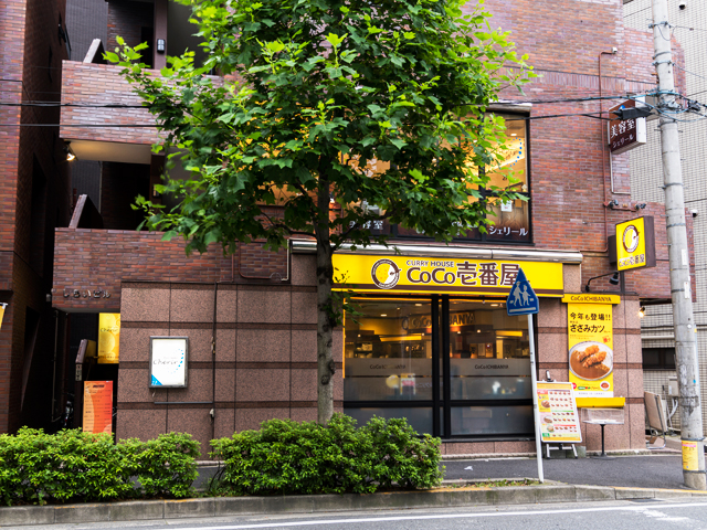 COCO壱番館の2階が店舗です